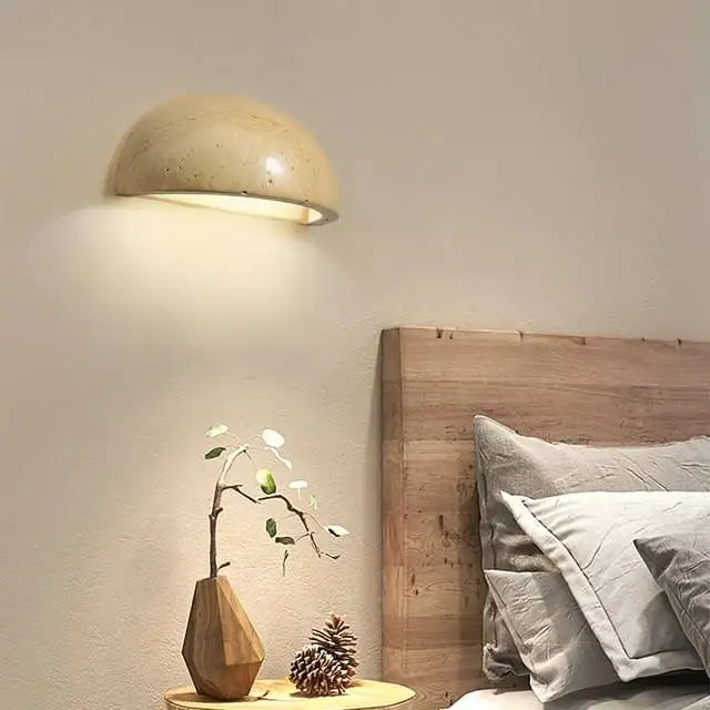 Kjerstad – Travertine Half-Moon Wall Lamp - Imagen 4