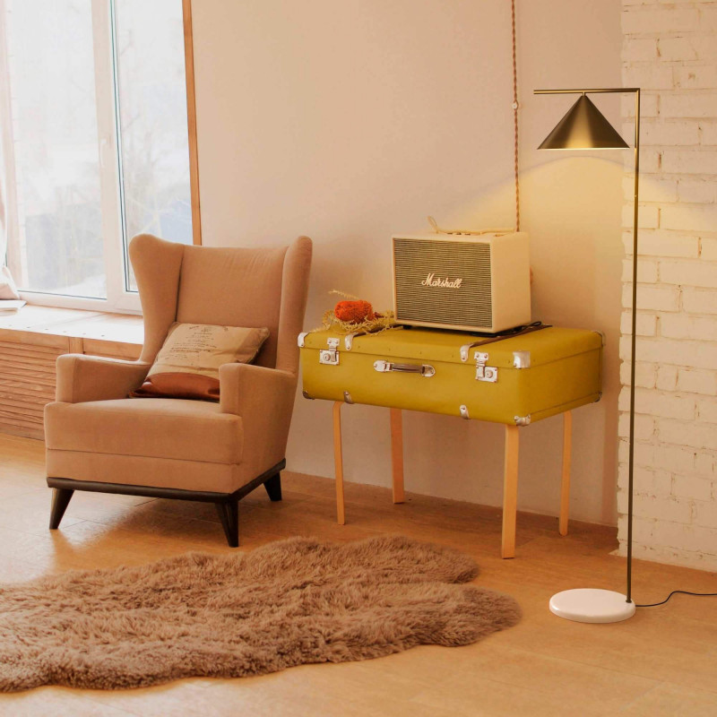 Ålesund Floor Lamp – Marble Base with Gold Finish - Imagen 2