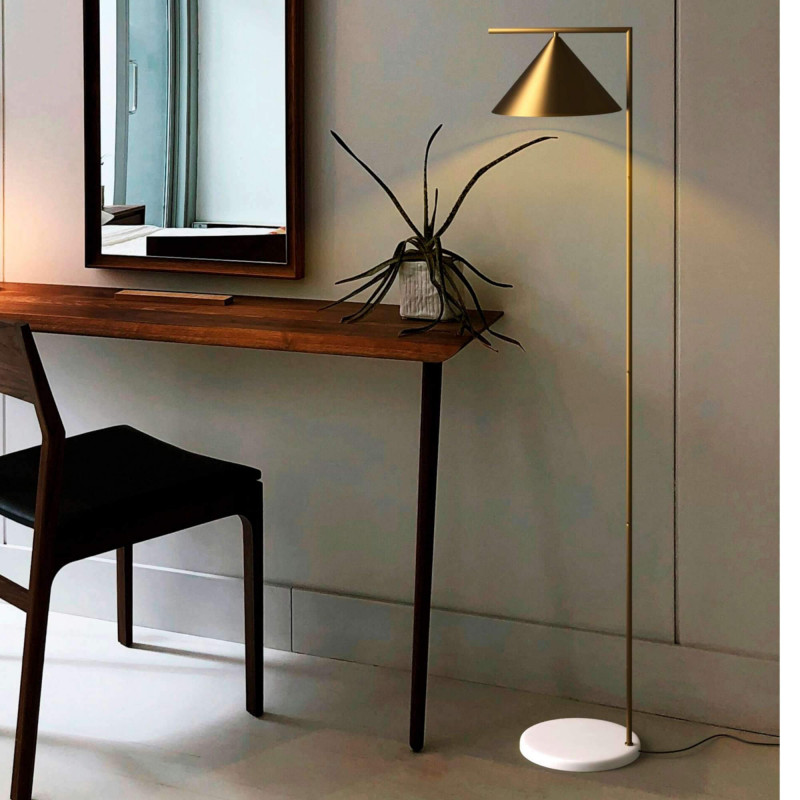 Ålesund Floor Lamp – Marble Base with Gold Finish - Imagen 3
