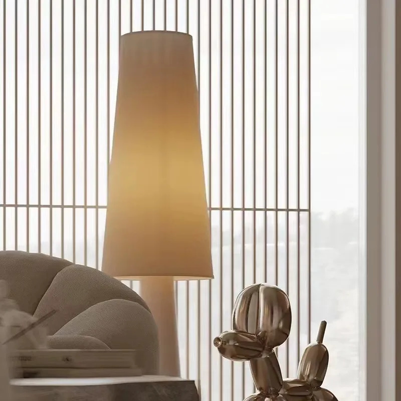 Halden Floor Lamp – Scandinavian Minimalist Design - Imagen 2