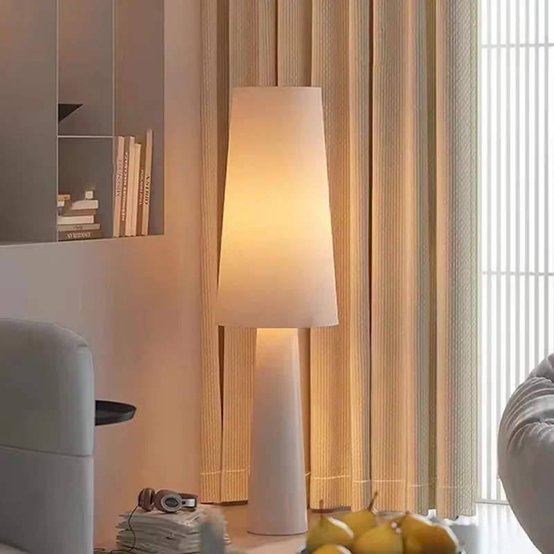 Halden Floor Lamp – Scandinavian Minimalist Design - Imagen 3