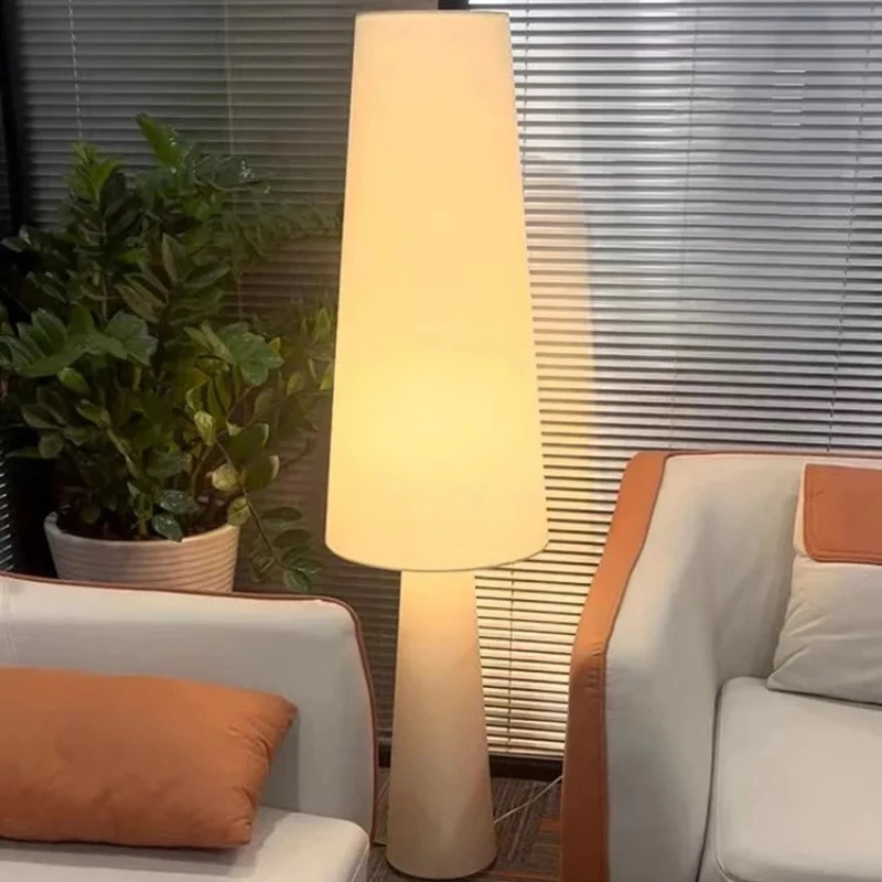 Halden Floor Lamp – Scandinavian Minimalist Design - Imagen 6